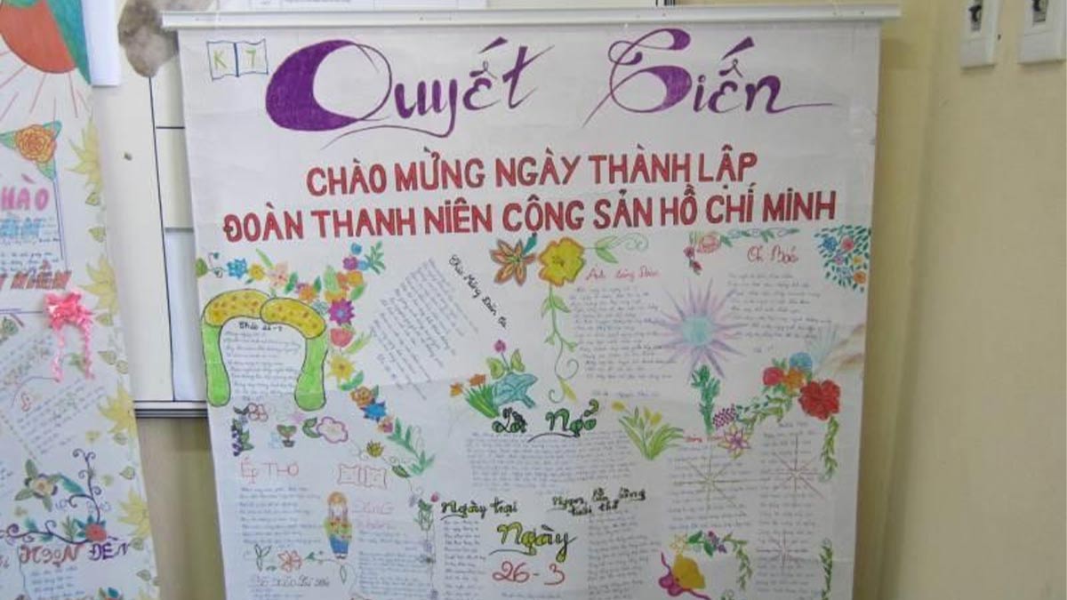 Hướng dẫn trang trí đầu báo tường đẹp ngày 26/3 bước 5