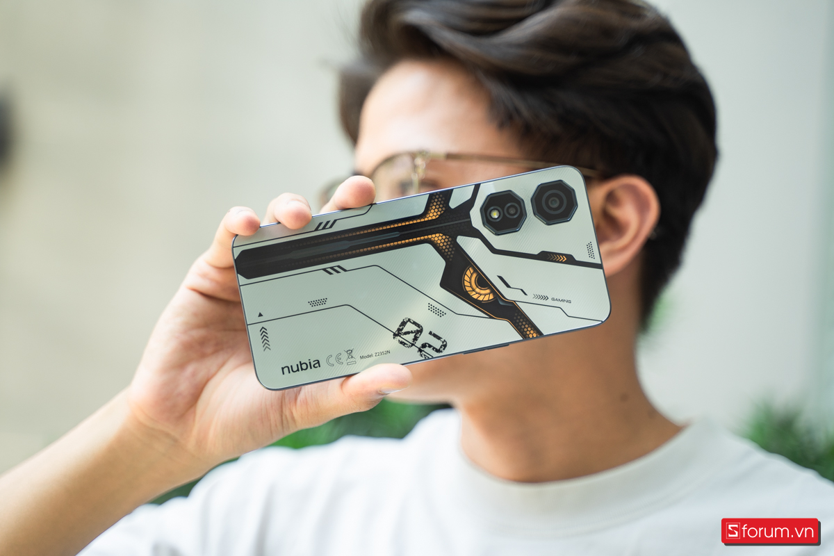 Nubia Neo 2 có thiết kế khá hầm hố